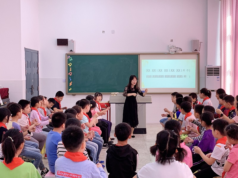 C:\Users\Lenovo\Desktop\音乐组教研组\2019-2020学年度第一学期\教研活动\9.25 胡善琴 《丰收之歌》张潇蓉《白鸽》\照片 胡善琴\1.JPG